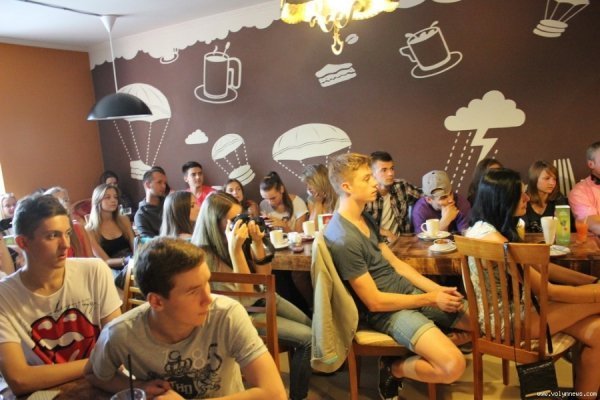 У луцькому кафе - вечір акустичної музики. ФОТО