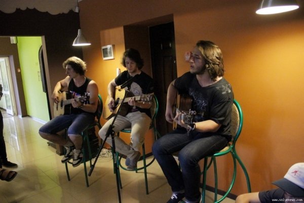 У луцькому кафе - вечір акустичної музики. ФОТО