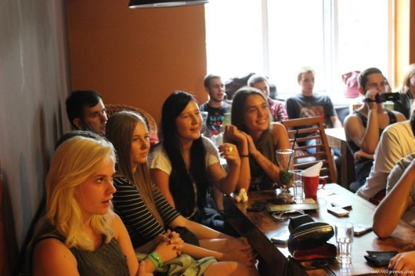 У луцькому кафе - вечір акустичної музики. ФОТО