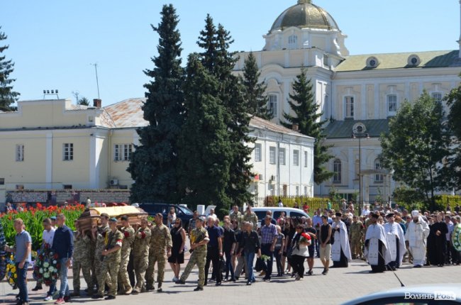 Як у Луцьку прощалися з Героєм Андрієм Єлістратовим. ФОТО