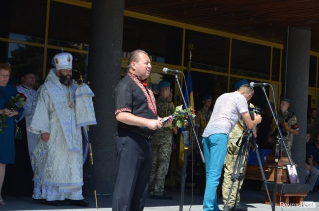 Як у Луцьку прощалися з Героєм Андрієм Єлістратовим. ФОТО