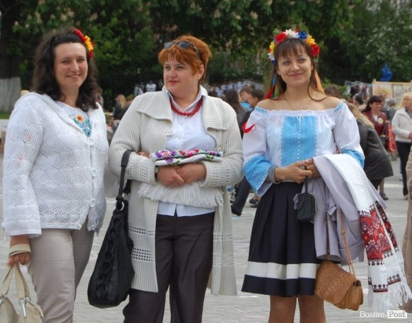 У Луцьку хотіли скласти найдовший рушник, але не змогли. ФОТО 