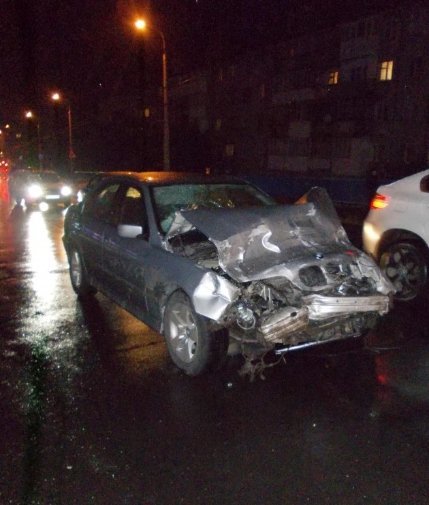 Нічна аварія в Луцьку: «БМВ» на шаленій швидкості врізалося в  «Жигулі». ФОТО