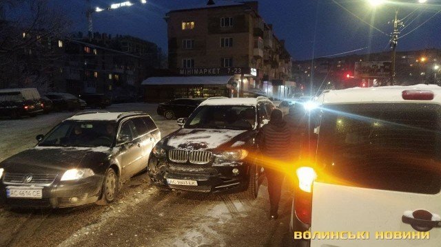 У Луцьку – аварія за участю трьох авто. ФОТО