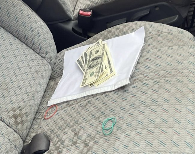 13 200 доларів за два авто на ЗСУ: повідомили про підозру волинянам, які торгували гумдопомогою. ФОТО