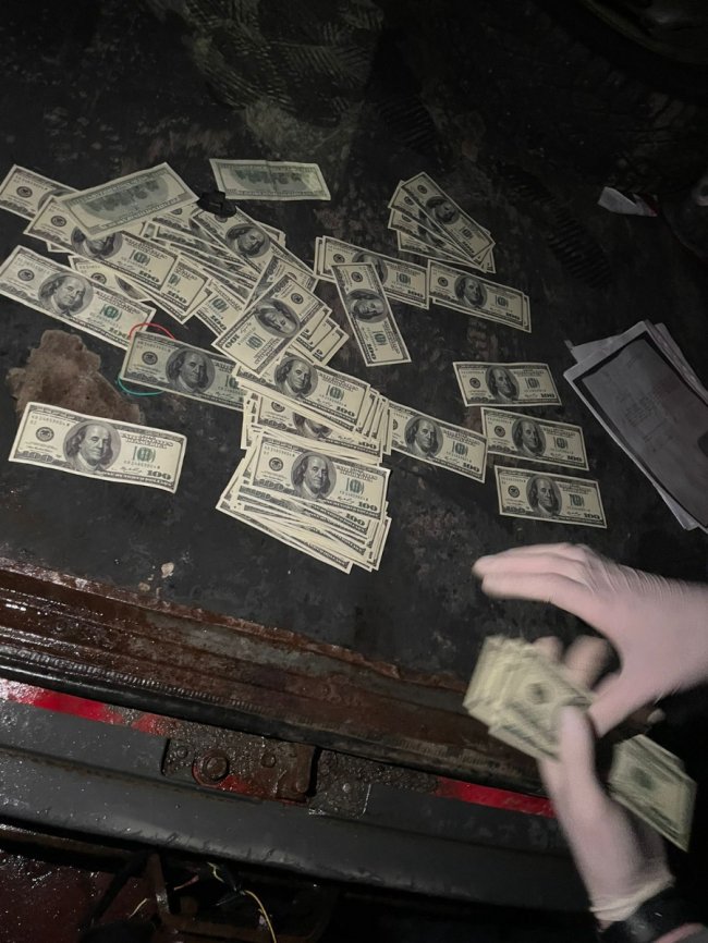 13 200 доларів за два авто на ЗСУ: повідомили про підозру волинянам, які торгували гумдопомогою. ФОТО