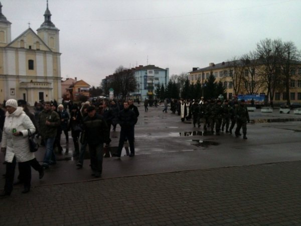 У Володимирі-Волинську відкрили пам'ятну дошку на честь загиблих на Майдані. ФОТО