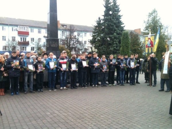 У Володимирі-Волинську відкрили пам'ятну дошку на честь загиблих на Майдані. ФОТО