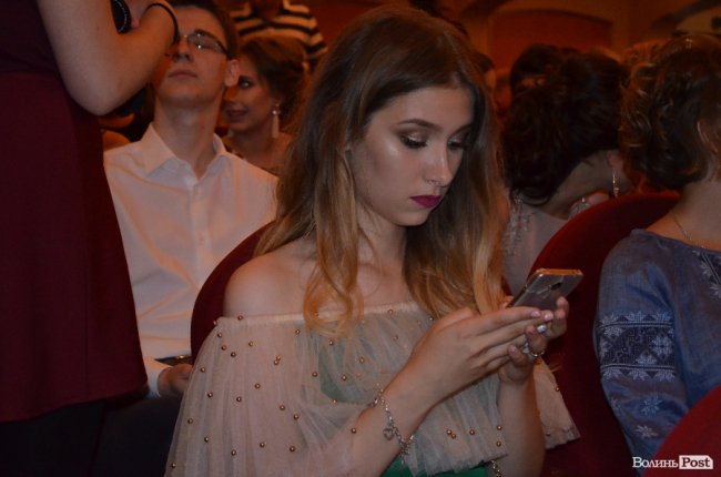 «Ви переможці»: у Луцьку нагородили випускників-медалістів. ФОТО