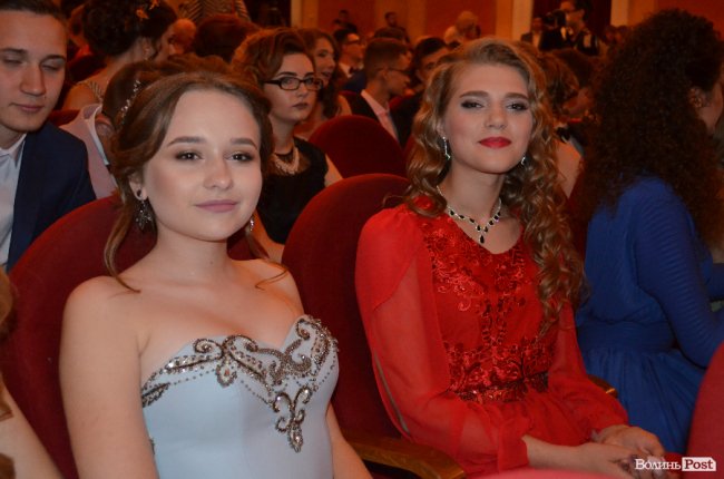 «Ви переможці»: у Луцьку нагородили випускників-медалістів. ФОТО