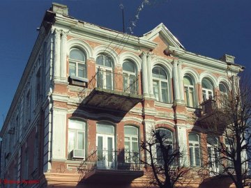 Луцький фотограф закликав зберегти унікальний будинок у центрі міста