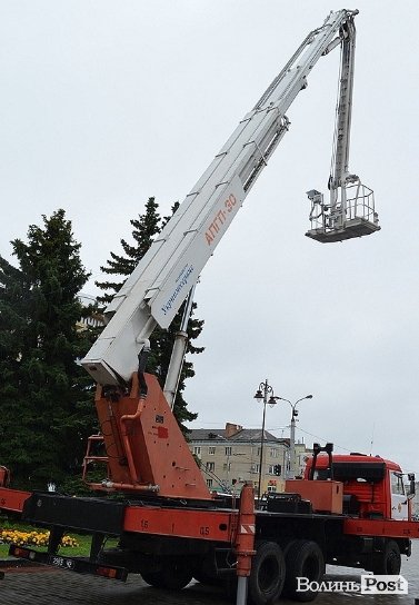 У центрі Луцька – виставка рятувальної техніки. ФОТО