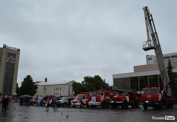 У центрі Луцька – виставка рятувальної техніки. ФОТО