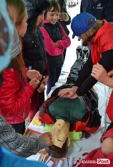 У центрі Луцька – виставка рятувальної техніки. ФОТО