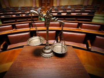 У Луцьку шукають людей, які хочуть бути присяжними у суді