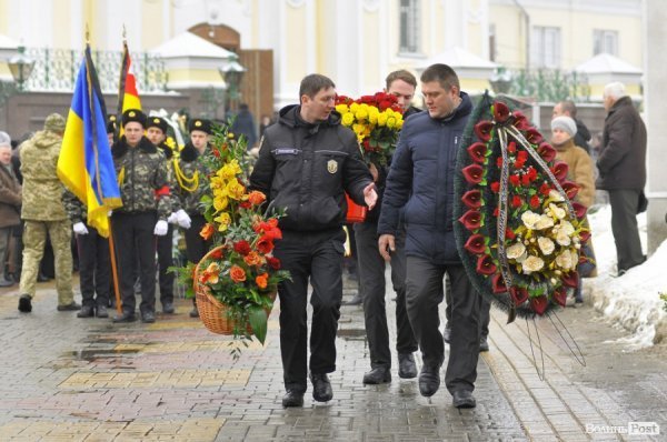 Фото прощання з міським головою Луцька Миколою Романюком