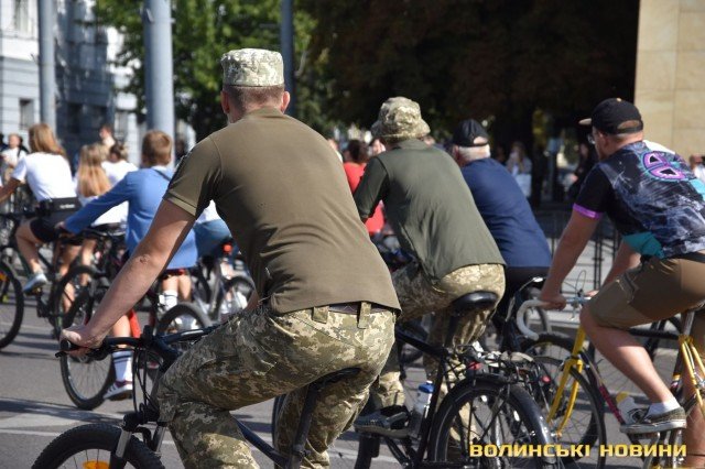 Велопробіг у вишиванках: понад чотири сотні лучан долучилися до патріотичного заходу у День міста. ФОТО