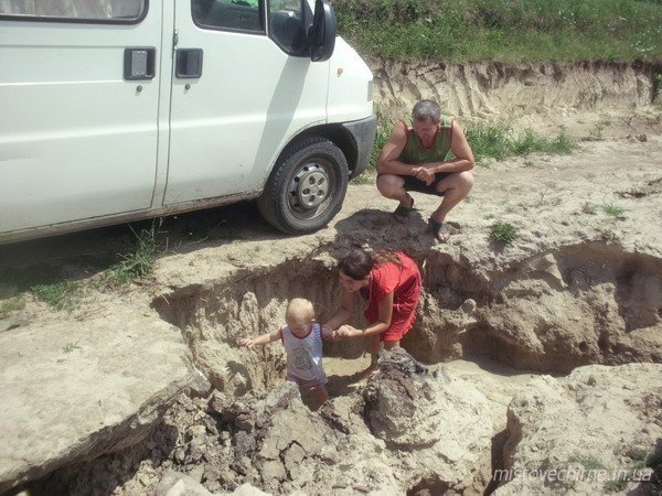 У селі дорога така, що нею і «ходити страшно»