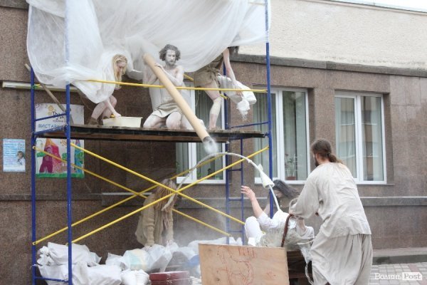 Експериментальний білоруський театр епатував луцьку публіку. ФОТО. ВІДЕО