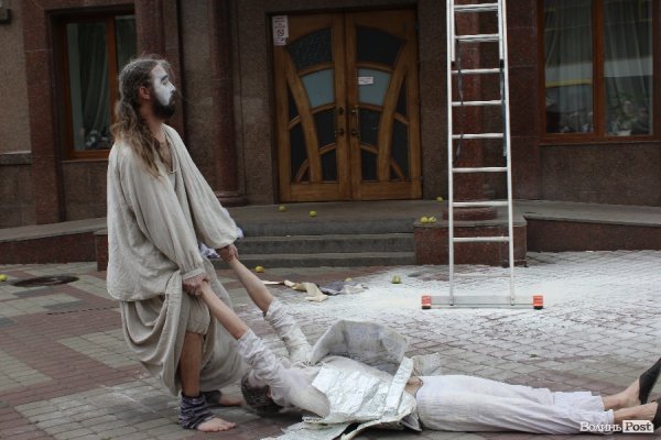 Експериментальний білоруський театр епатував луцьку публіку. ФОТО. ВІДЕО