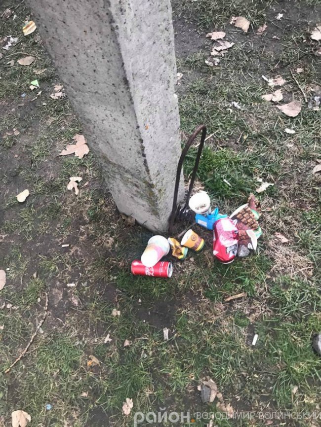 Гори сміття та безлад: як «євробляхери» загидили «Устилуг». ФОТО. ВІДЕО