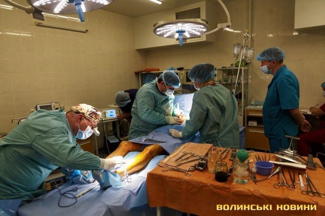 У волинській обласній лікарні провели операцію на серці без його зупинки. ФОТО