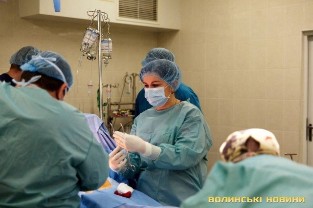 У волинській обласній лікарні провели операцію на серці без його зупинки. ФОТО