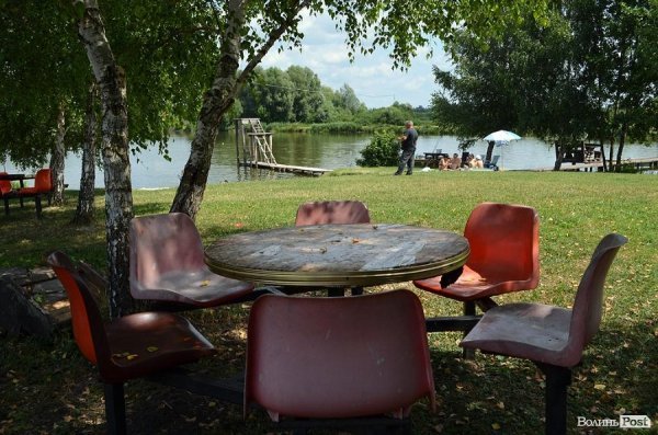 Ще одна зручність – столик для невеликої компанії.