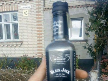 Суд оштрафував жінку, яка продавала сурогатний алкоголь у Луцьку