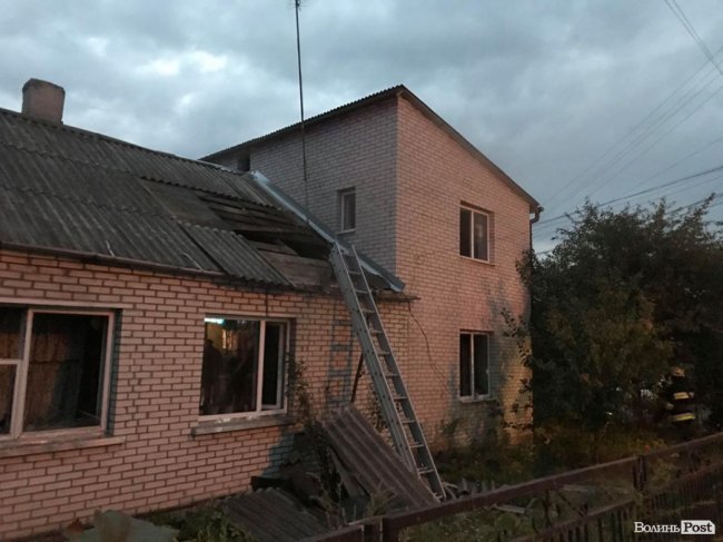 У постраждалих порізані вени й обпечене тіло: у Луцьку горів будинок. ФОТО