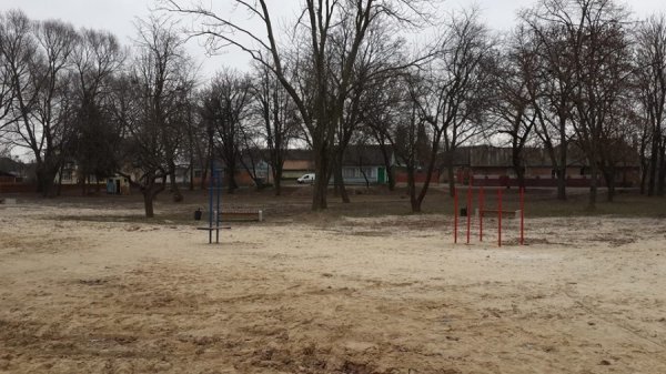 У Луцьку на Теремнівських ставках украли роздягалки. ФОТО