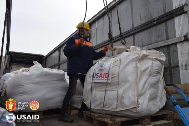 У Луцьк із США прибула сіль для очистки води. ФОТО