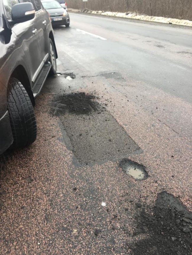 Савченко розкритикував дорожників, які ремонтували трасу «Луцьк-Ковель». ФОТО