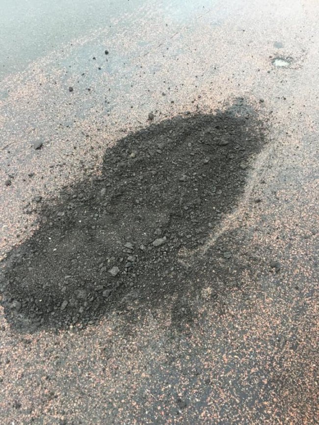 Савченко розкритикував дорожників, які ремонтували трасу «Луцьк-Ковель». ФОТО