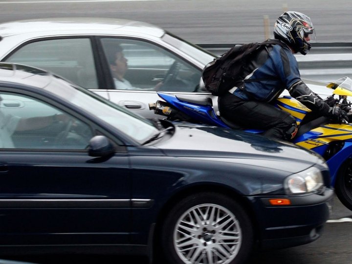 Надання переваги в русі мопедам та мотоциклам: Кабмін вніс зміни до Правил дорожнього руху 