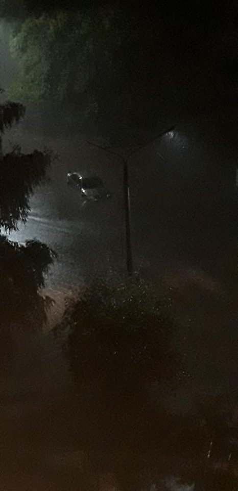 Вулицю волинського міста затопило. ФОТО