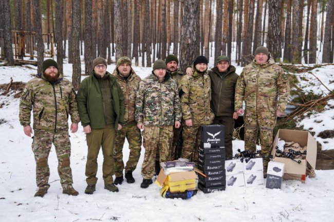 Для волинських поліцейських на фронті передали допомогу