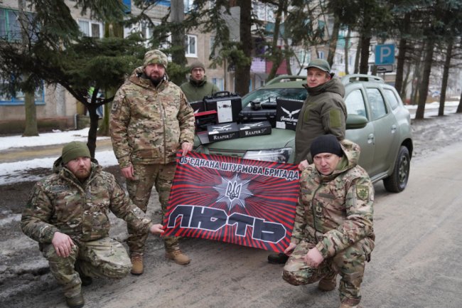 Для волинських поліцейських на фронті передали допомогу