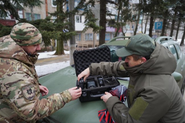 Для волинських поліцейських на фронті передали допомогу