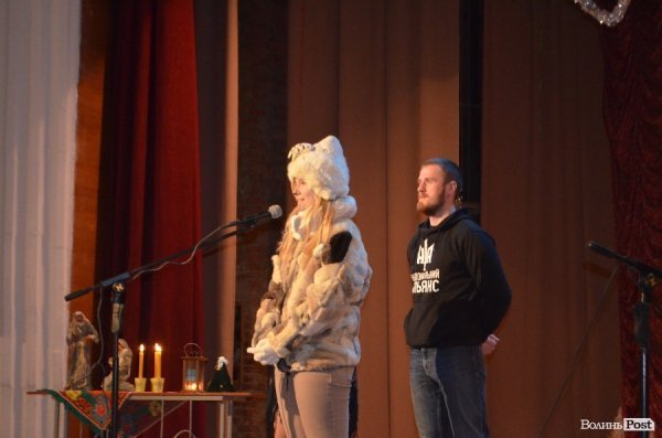 У Луцьку лунали колядки під волинку. ФОТО