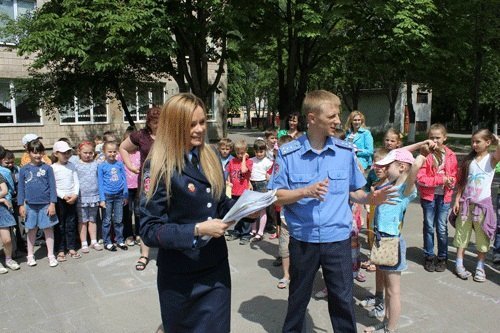 Луцькі діти висловили своє ставлення до міліції у малюнках