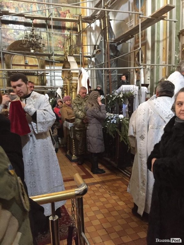 Вигуки подяки та аплодисменти. У луцькому соборі нагороджували героїв. ФОТО