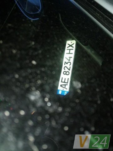 У Луцьку Volkswagen зніс два стовпи