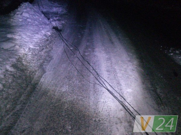 У Луцьку Volkswagen зніс два стовпи