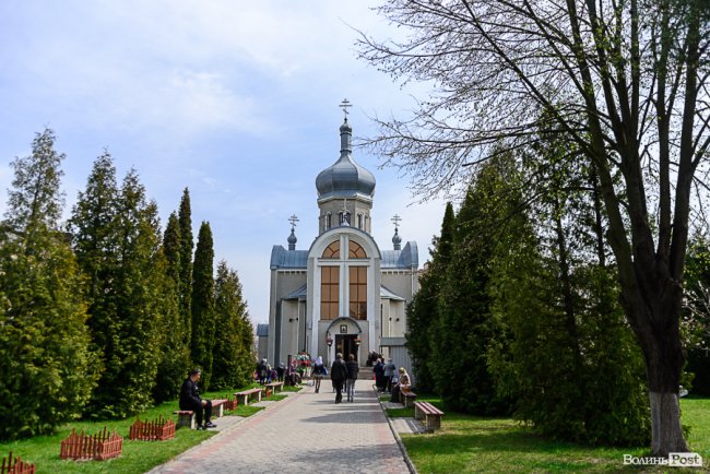У Луцьку вже почали освячувати великодні кошики. Фото