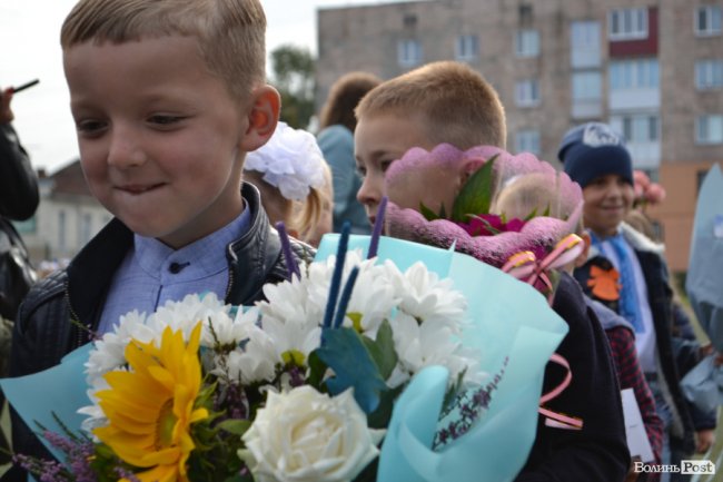 Благодійно, красиво, урочисто: як відсвяткували старт навчання у ліцеї Ковеля. ФОТО