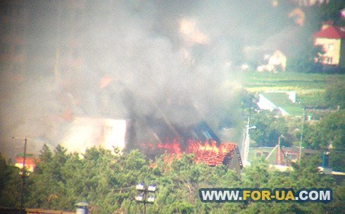 У Києві горить готельний комплекс. ФОТО