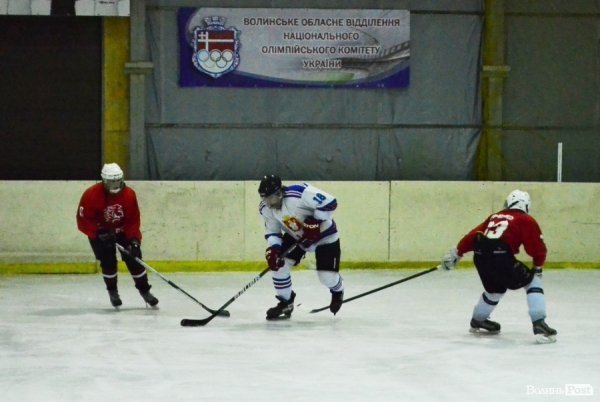 За підтримки УДАРу на Волині визначили кращих хокеїстів. ФОТО*