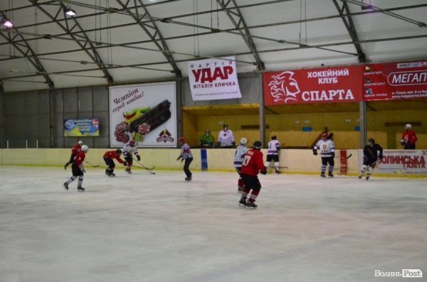За підтримки УДАРу на Волині визначили кращих хокеїстів. ФОТО*