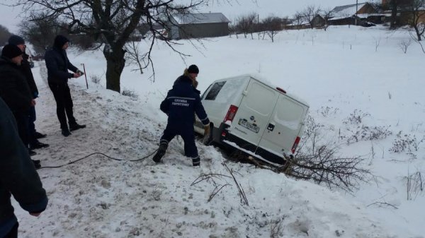 Аварія на Волині: Fiat з кювету діставали рятувальники